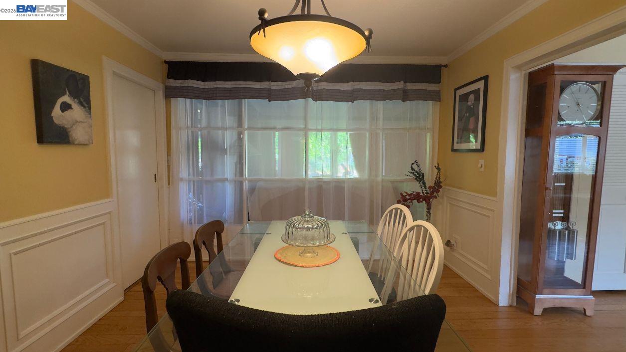 190 Alderwood Road Walnut Creek, CA 94598 - Photo 7 of 29 a dining room with furniture and window