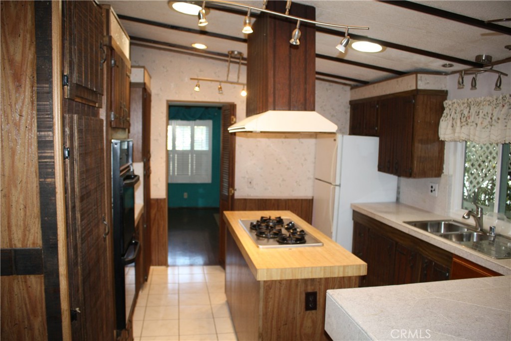 17700 South Avalon, Unit 411 Carson, CA 90746 - Photo 20 of 39 a kitchen with stainless steel appliances kitchen island a refrigerator and a stove