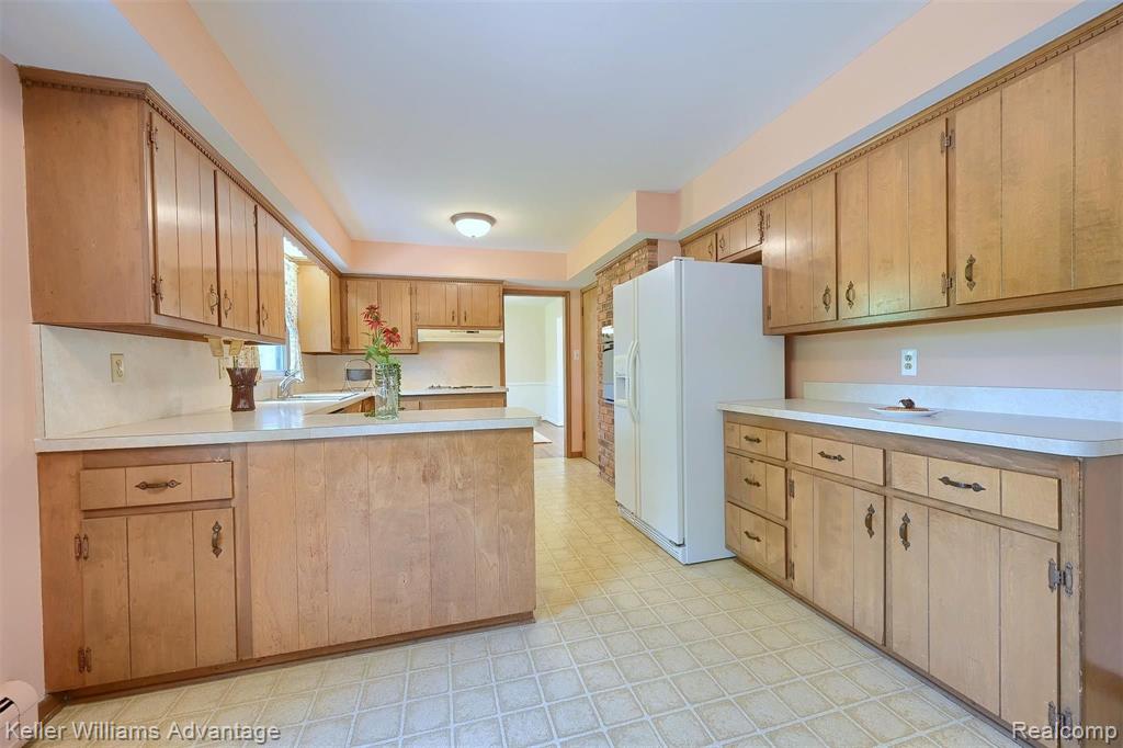 30025 Fox Grove Road Farmington Hills, MI 48334 - Photo 17 of 58
