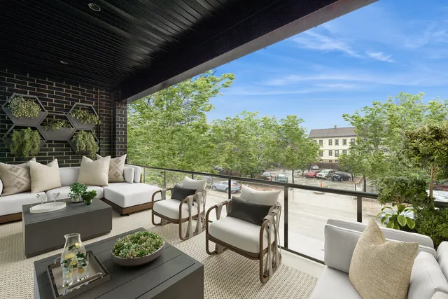 $999,000 | 2923 North Southport Avenue, Unit 3, Chicago, IL 60657