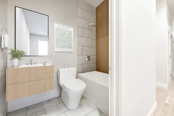 $999,000 | 2923 North Southport Avenue, Unit 3, Chicago, IL 60657
