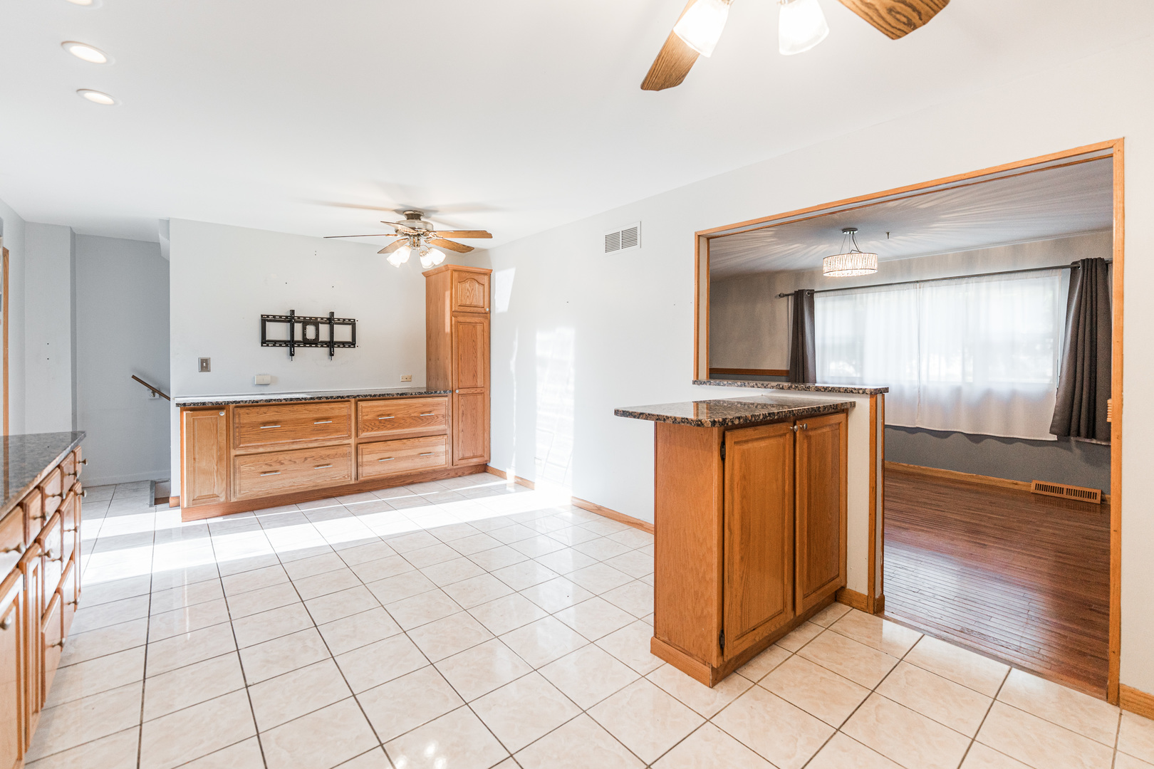 4N427 3rd Avenue Addison, IL 60101 - Photo 11 of 34 Gallery Image 11