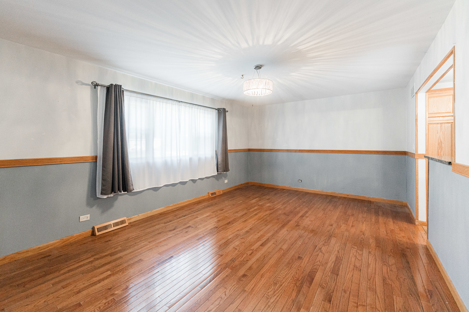 4N427 3rd Avenue Addison, IL 60101 - Photo 6 of 34 Gallery Image 6