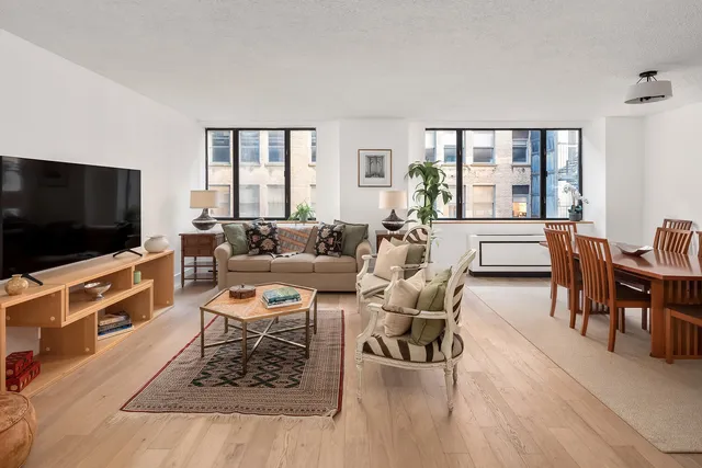 $1,389,000 | 30 West 61st Street, Unit 7A | Upper West Side