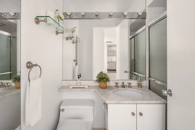 $1,389,000 | 30 West 61st Street, Unit 7A | Upper West Side