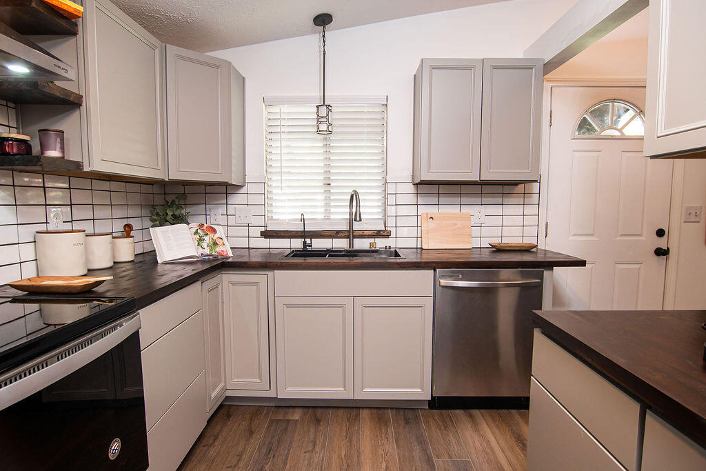 2410 Robinson Road Lansing, MI 48910 - Photo 15 of 40 61Z_8956
