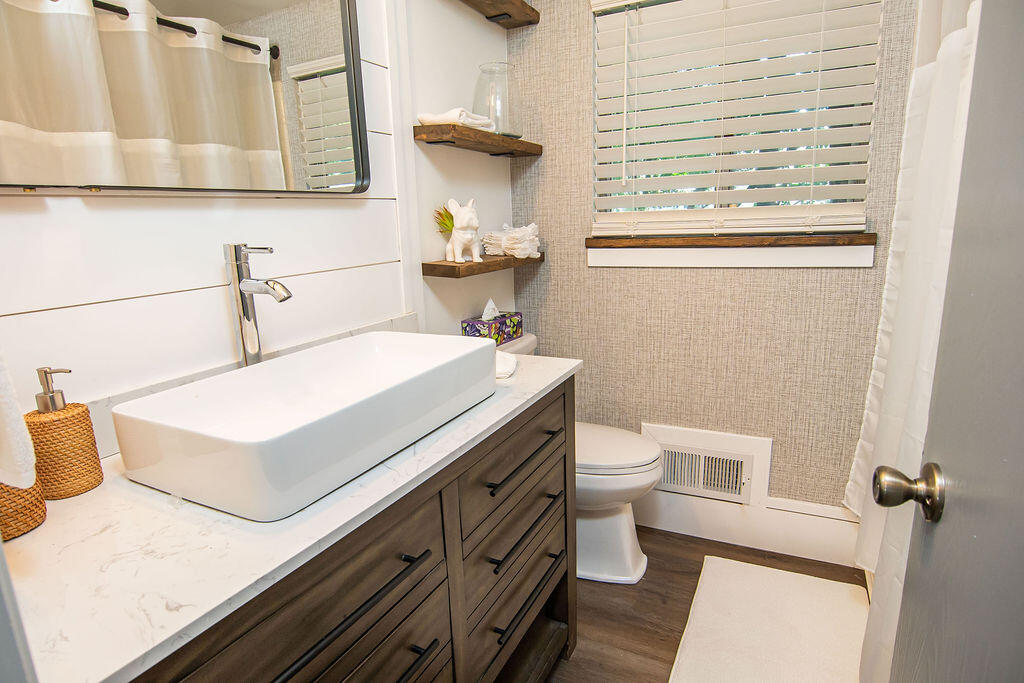 2410 Robinson Road Lansing, MI 48910 - Photo 17 of 40 61Z_8962