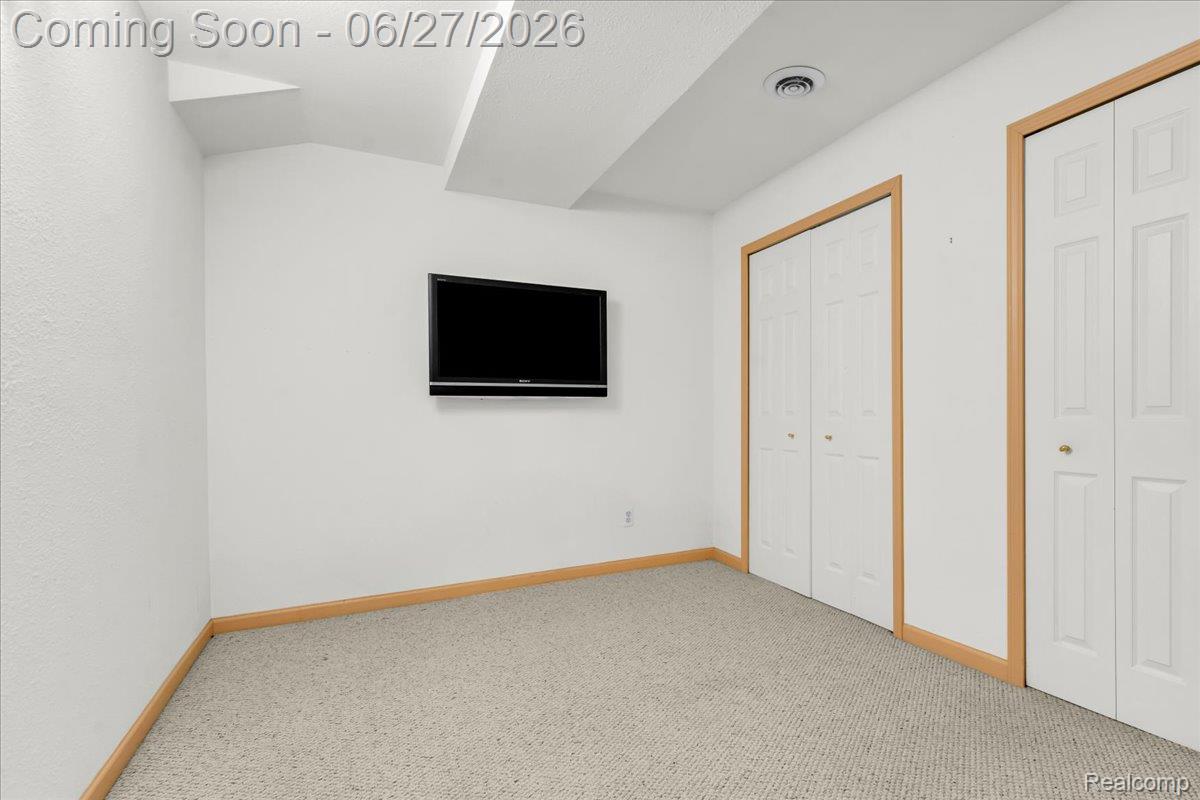 1781 Westridge Drive Rochester, MI 48306 - Photo 52 of 56 46-1781 Westridge Dr_45.jpg