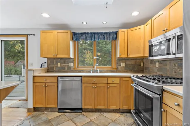 $3,900 | 4 Woodvale Road, Branford, CT 06405