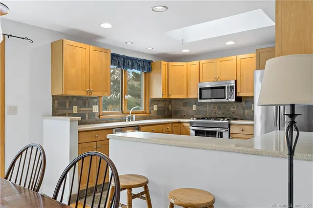 $3,900 | 4 Woodvale Road, Branford, CT 06405