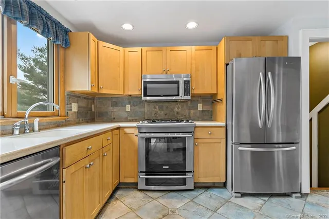 $3,900 | 4 Woodvale Road, Branford, CT 06405