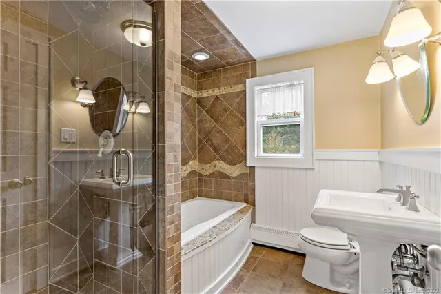 $3,900 | 4 Woodvale Road, Branford, CT 06405