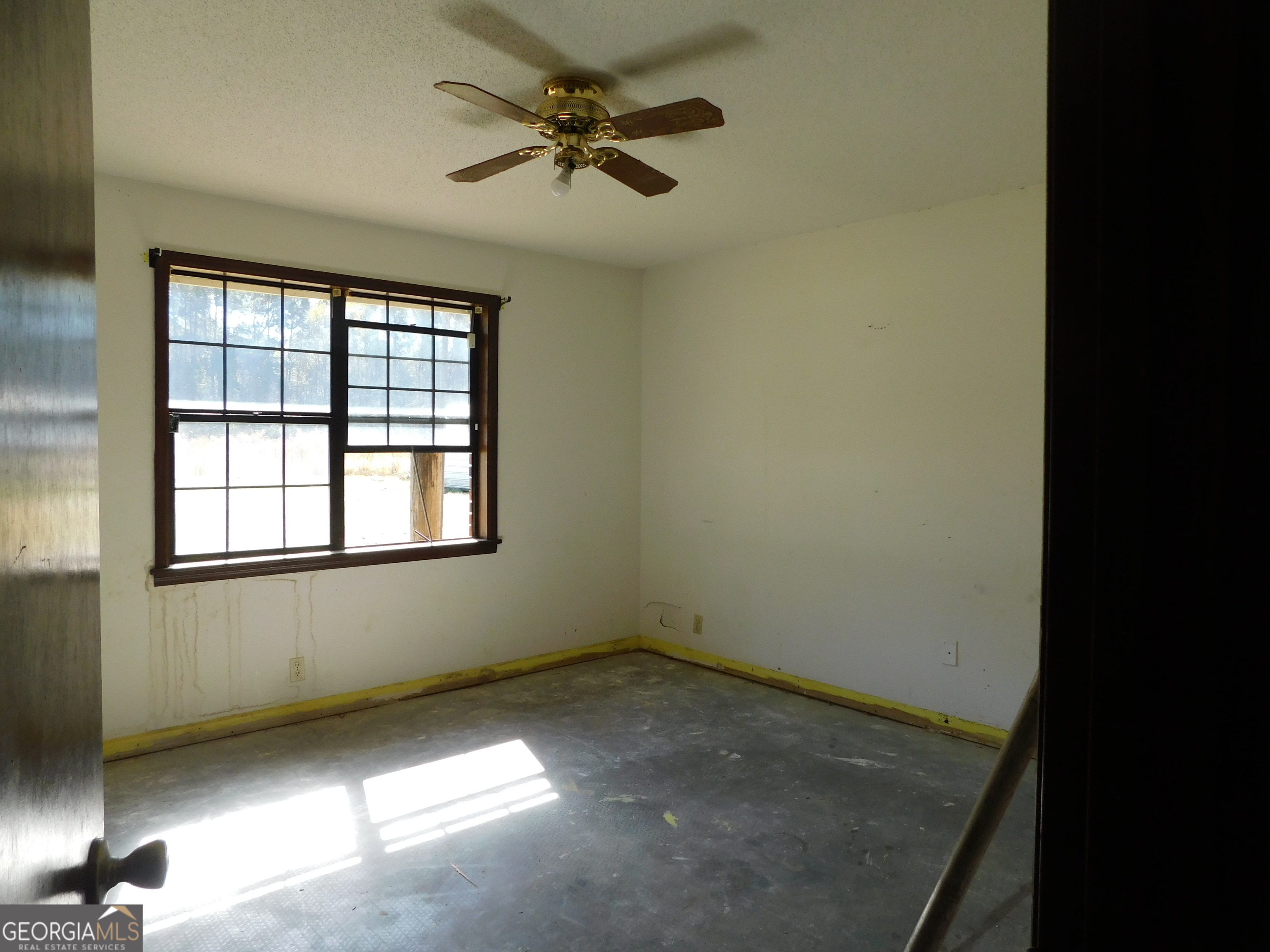 563 Keith Road Guyton, GA 31312 - Photo 11 of 13 an empty room with a window
