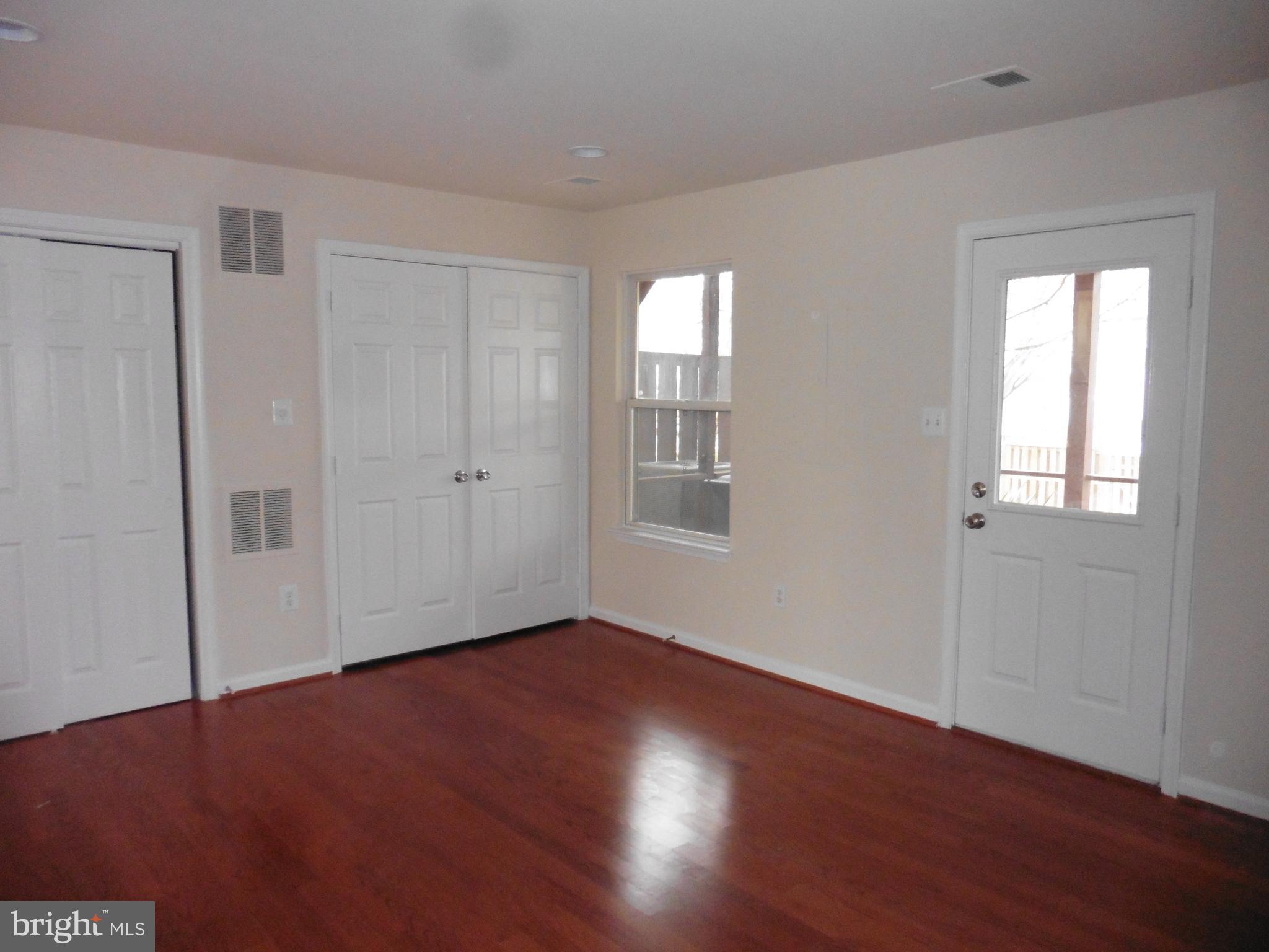 14824 Edman Road Centreville, VA 20121 - Photo 12 of 17 Main floor family room