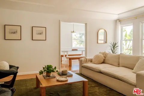 $1,099,000 | 239 West Fairview Boulevard, Inglewood, CA 90302
