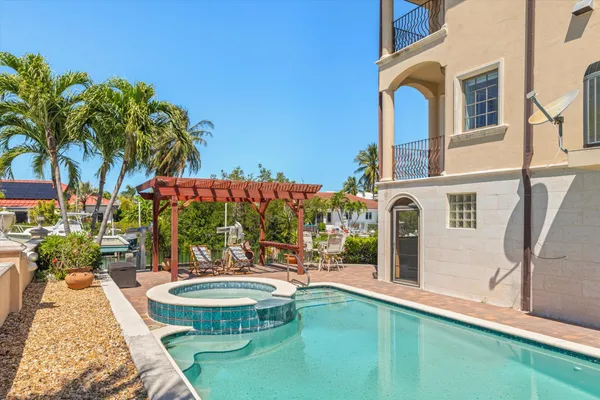 $3,000,000 | 219 Anglers Drive South, Marathon, FL 33050