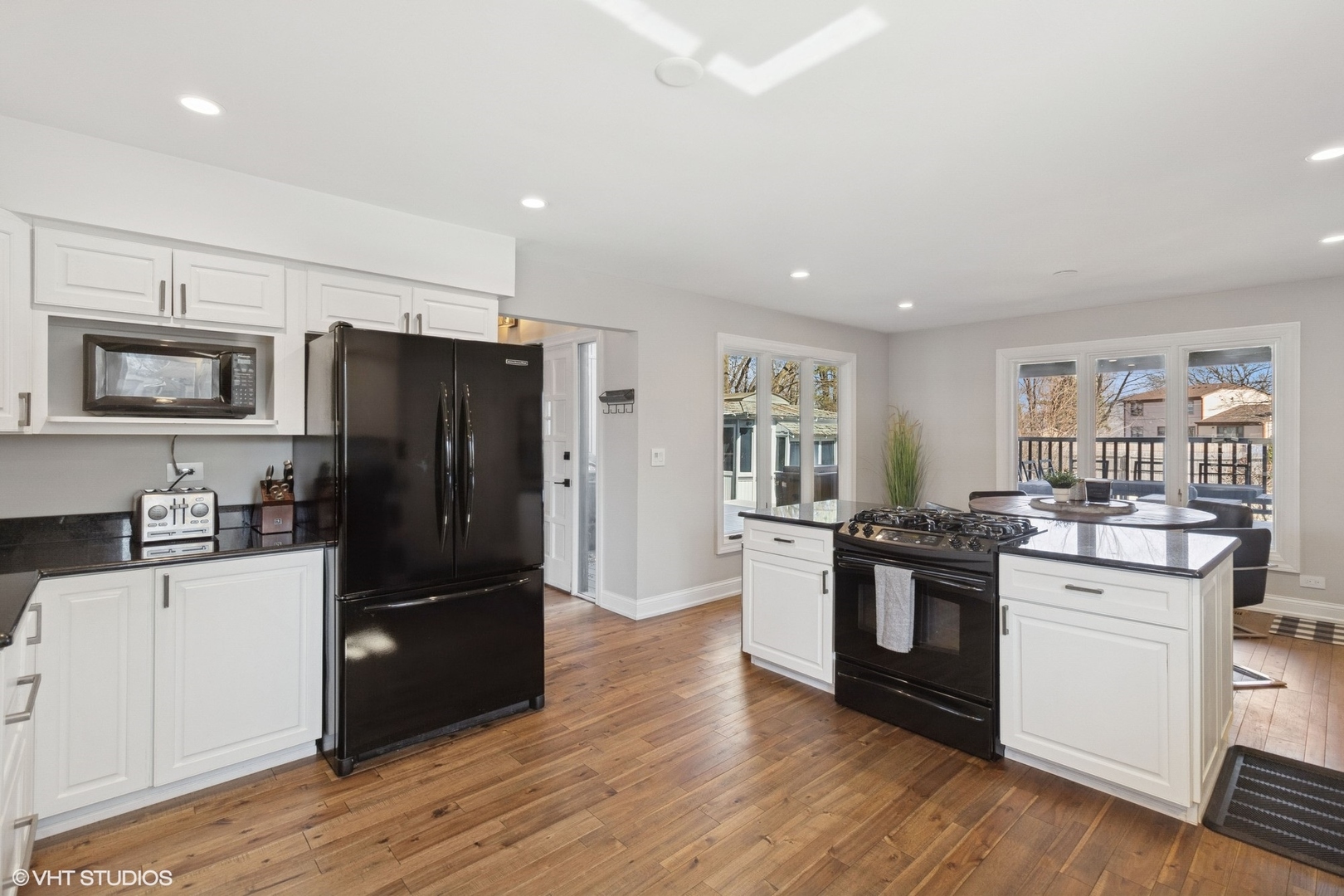 3N151 Ridgeview Street West Chicago, IL 60185 - Photo 11 of 38 Gallery Image 11