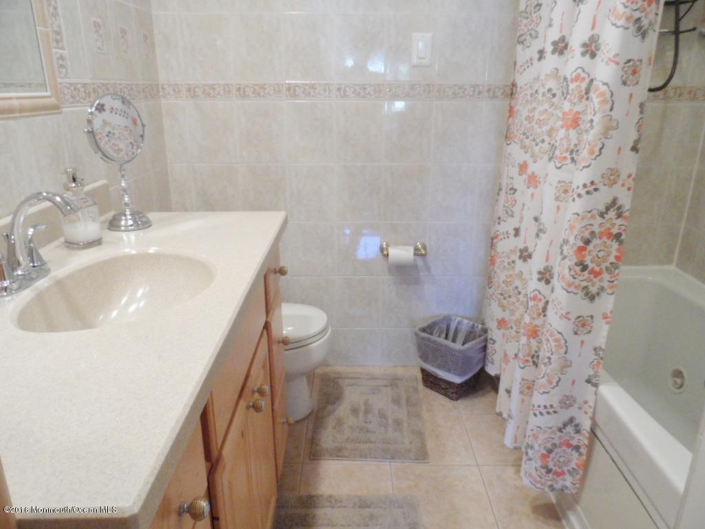 105 Lancaster Road Freehold, NJ 07728 - Photo 10 of 20 Main Bath