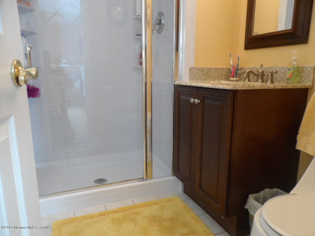 105 Lancaster Road Freehold, NJ 07728 - Photo 12 of 20 Master Bath