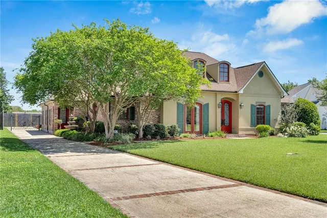 $585,000 | 136 Jennifer Lane, Laplace, LA 70068