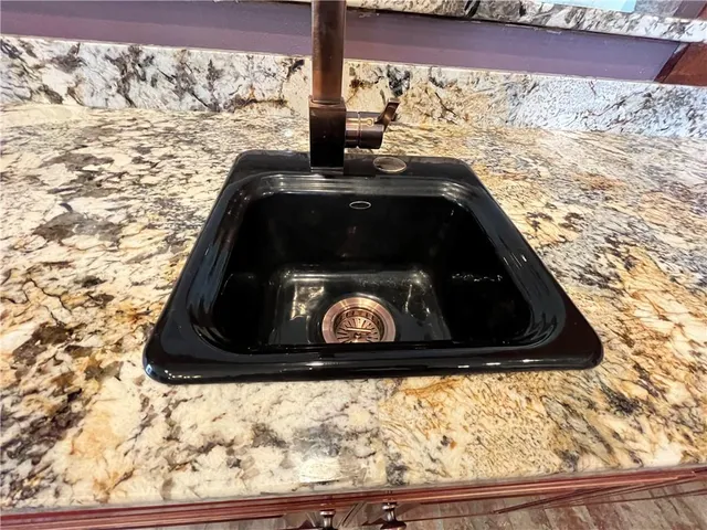 $585,000 | 136 Jennifer Lane, Laplace, LA 70068