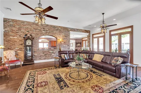 $585,000 | 136 Jennifer Lane, Laplace, LA 70068