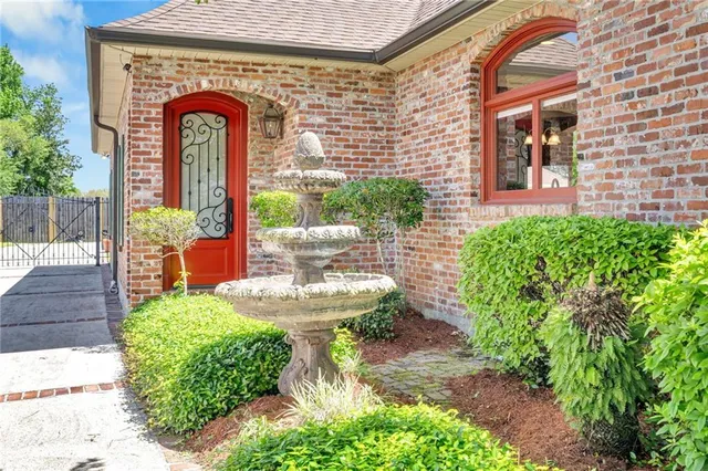 $585,000 | 136 Jennifer Lane, Laplace, LA 70068