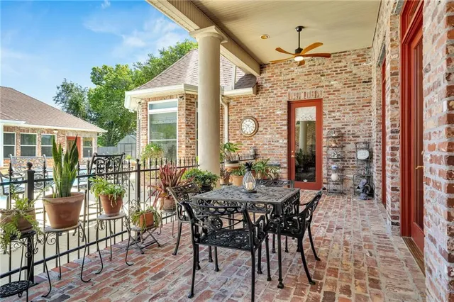 $585,000 | 136 Jennifer Lane, Laplace, LA 70068
