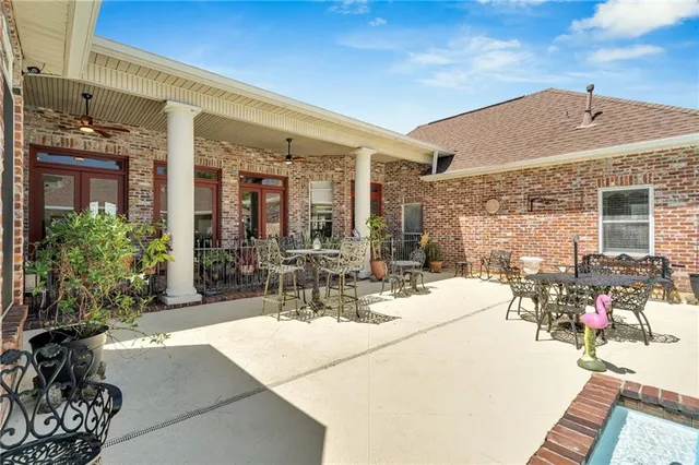 $585,000 | 136 Jennifer Lane, Laplace, LA 70068