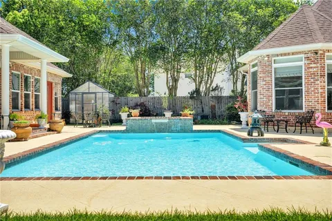 $585,000 | 136 Jennifer Lane, Laplace, LA 70068