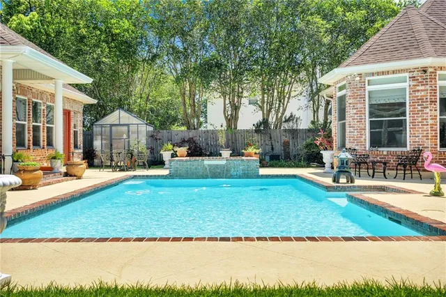 $585,000 | 136 Jennifer Lane, Laplace, LA 70068