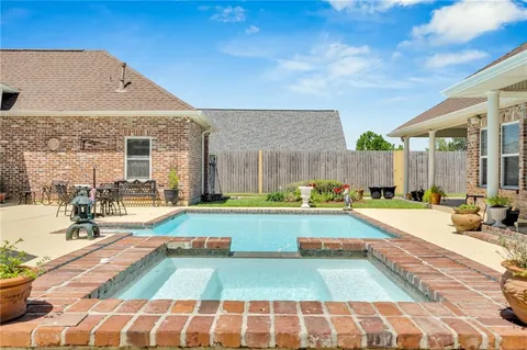 $585,000 | 136 Jennifer Lane, Laplace, LA 70068