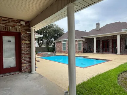 $585,000 | 136 Jennifer Lane, Laplace, LA 70068