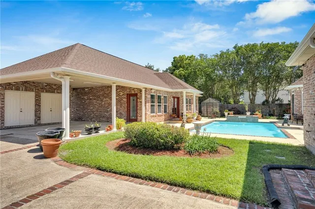 $585,000 | 136 Jennifer Lane, Laplace, LA 70068