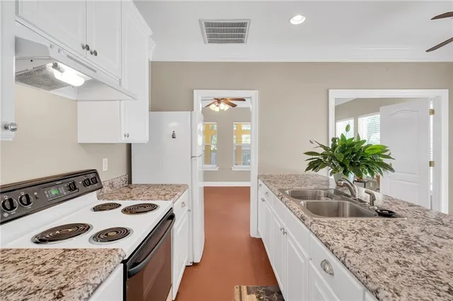 $585,000 | 136 Jennifer Lane, Laplace, LA 70068