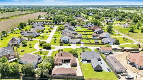 $585,000 | 136 Jennifer Lane, Laplace, LA 70068