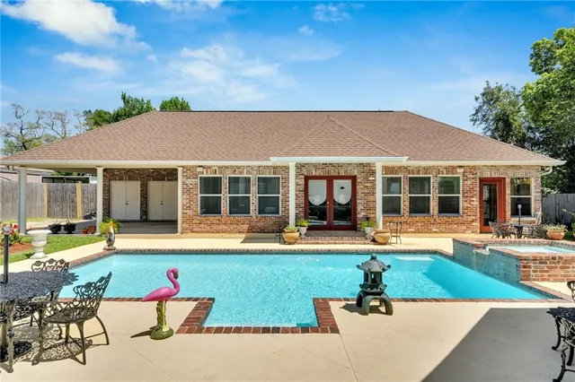 $585,000 | 136 Jennifer Lane, Laplace, LA 70068