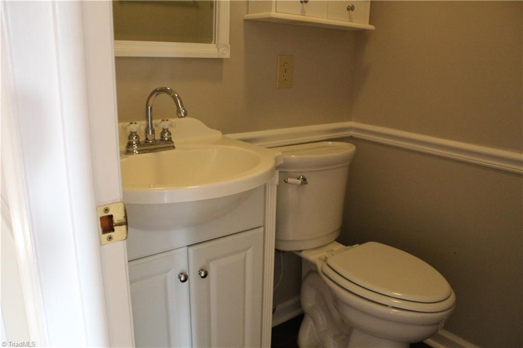 305 Canterbury Road High Point, NC 27262 - Photo 14 of 26 Gallery Image 14