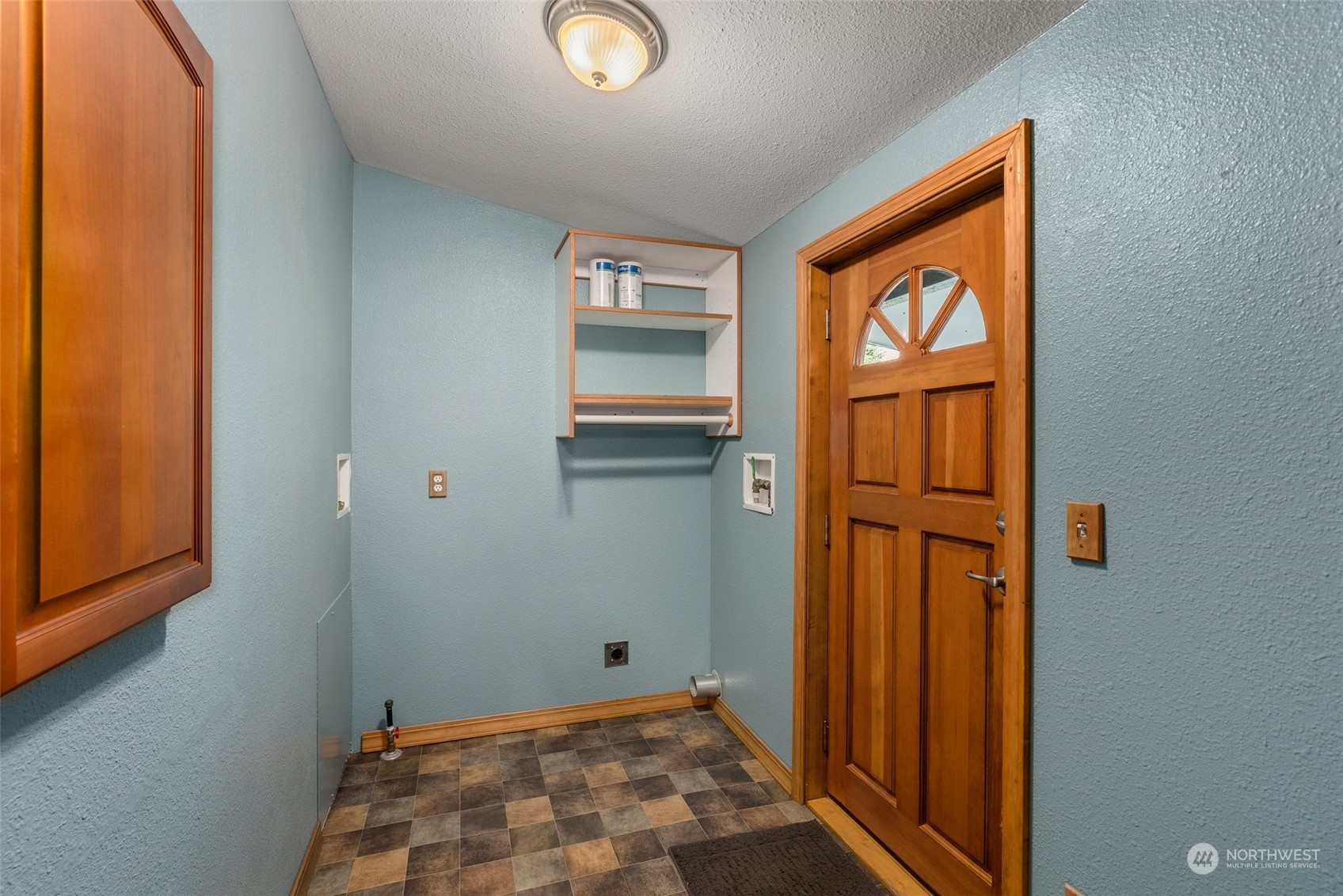 47 Zowadski Road Raymond, WA 98577 - Photo 27 of 40 a view of an empty room