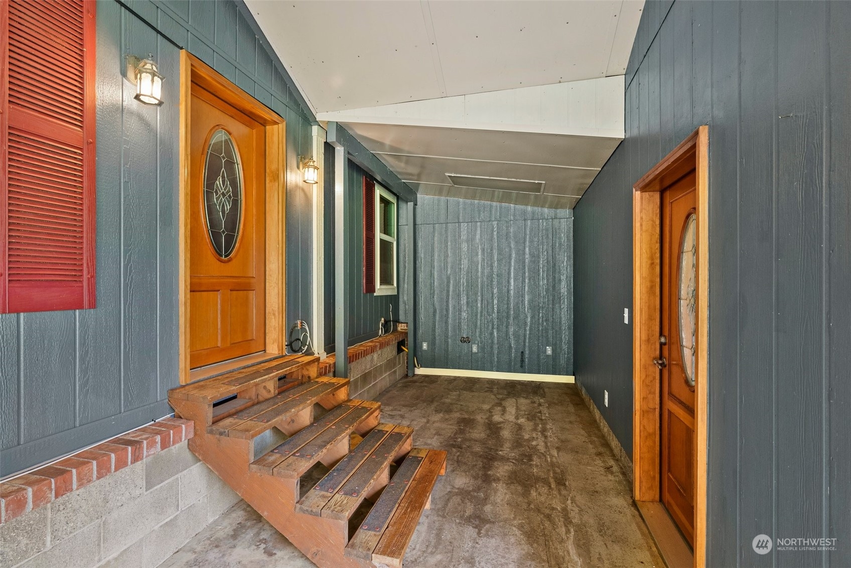 47 Zowadski Road Raymond, WA 98577 - Photo 28 of 40 a view of a door and wooden floor