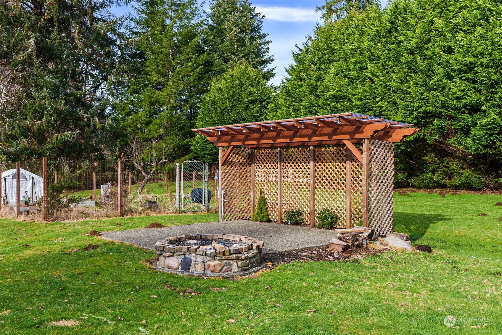 47 Zowadski Road Raymond, WA 98577 - Photo 38 of 40 a front view of a house with a yard