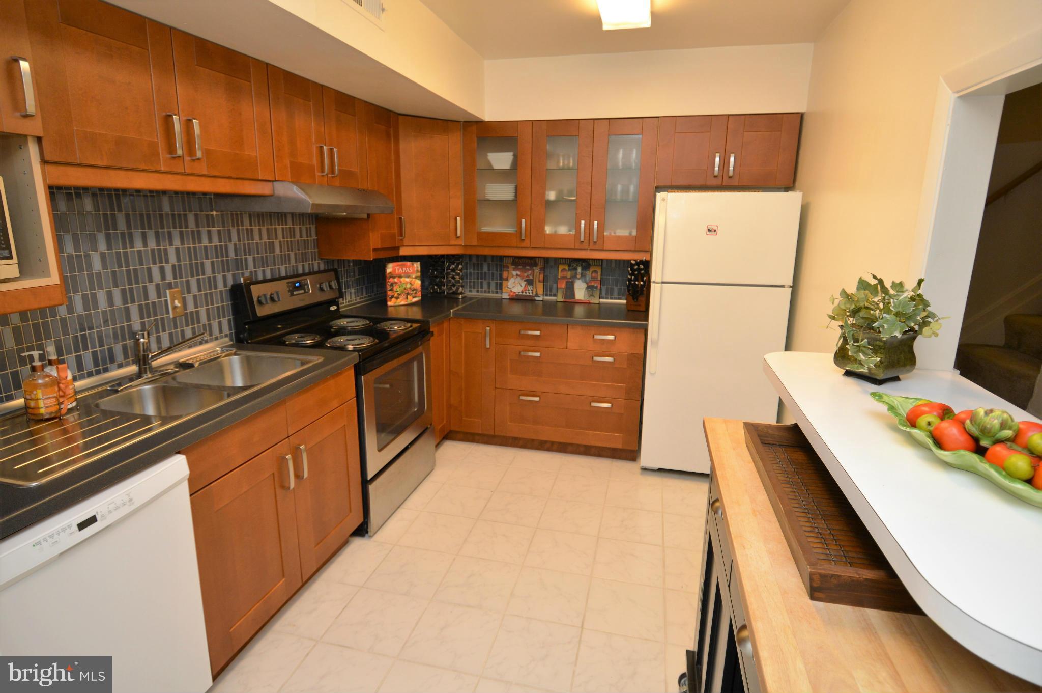 13145 Broadmore Road Silver Spring, MD 20904 - Photo 6 of 25 Kitchen