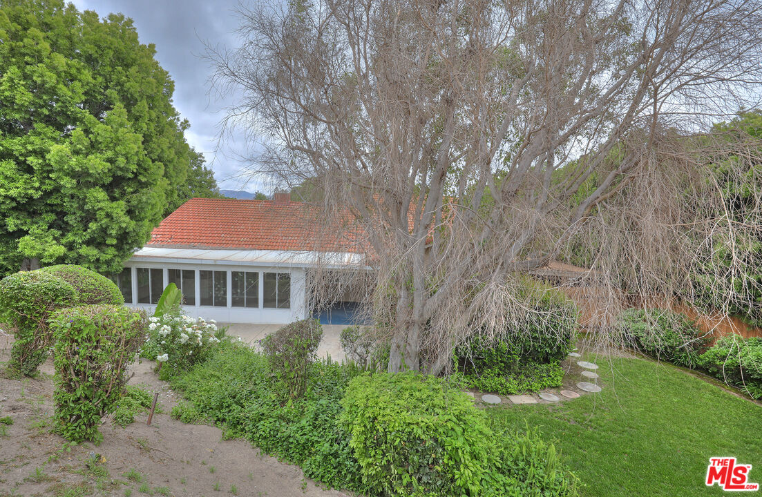 3415 Circle View Drive Simi Valley, CA 93063 - Photo 33 of 37 a house view with a garden space
