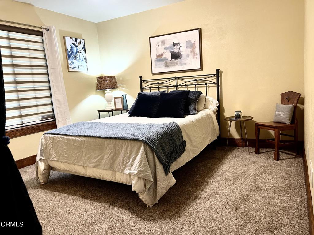 51793 Quail Ridge Road Oakhurst, CA 93644 - Photo 36 of 70 a bedroom with a bed and chair