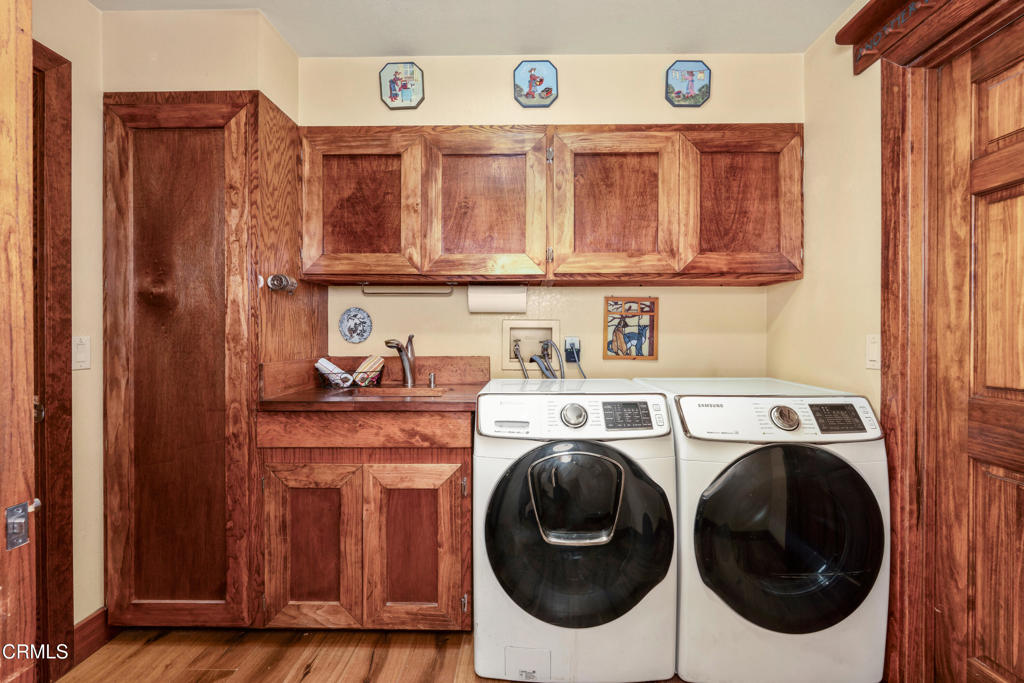 51793 Quail Ridge Road Oakhurst, CA 93644 - Photo 47 of 70 a utility room with dryer and washer