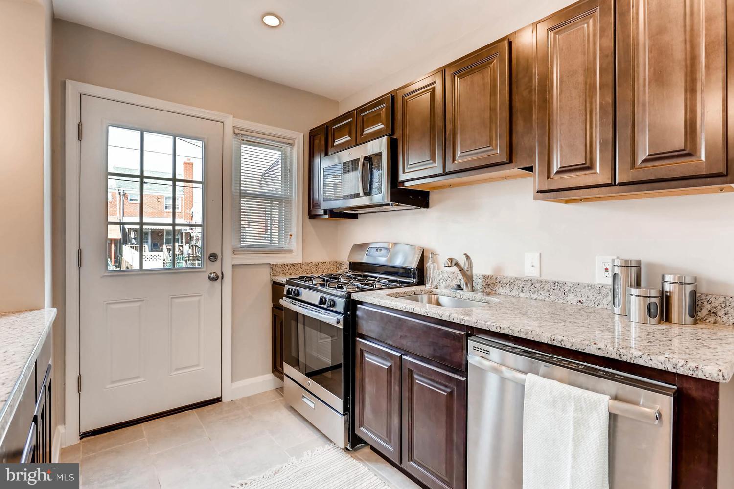 1914 Marsdale Road Baltimore, MD 21222 - Photo 3 of 27 Granite counter-tops with SS appliances