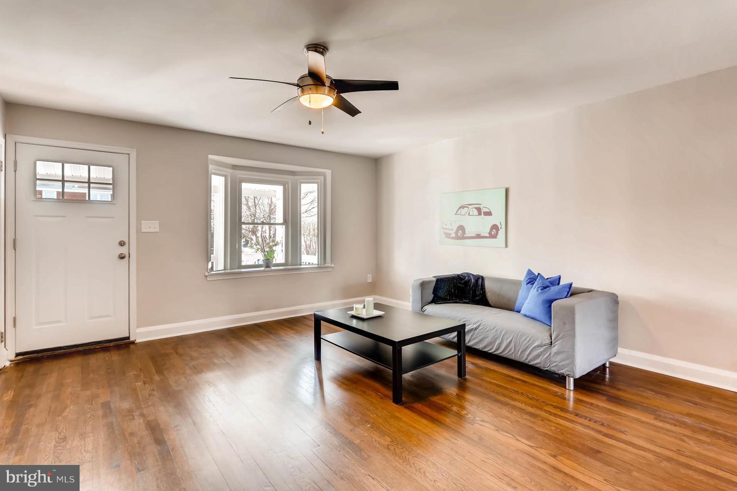 1914 Marsdale Road Baltimore, MD 21222 - Photo 8 of 27 Living Room