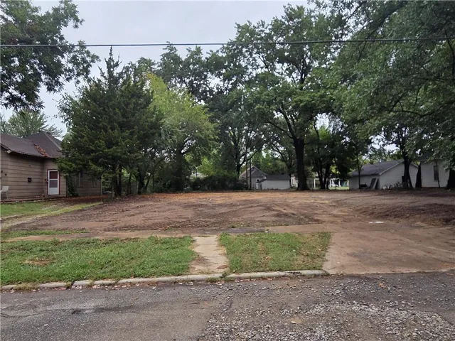 $17,000 | 209-211 East 15th Street, Pittsburg, KS 66762