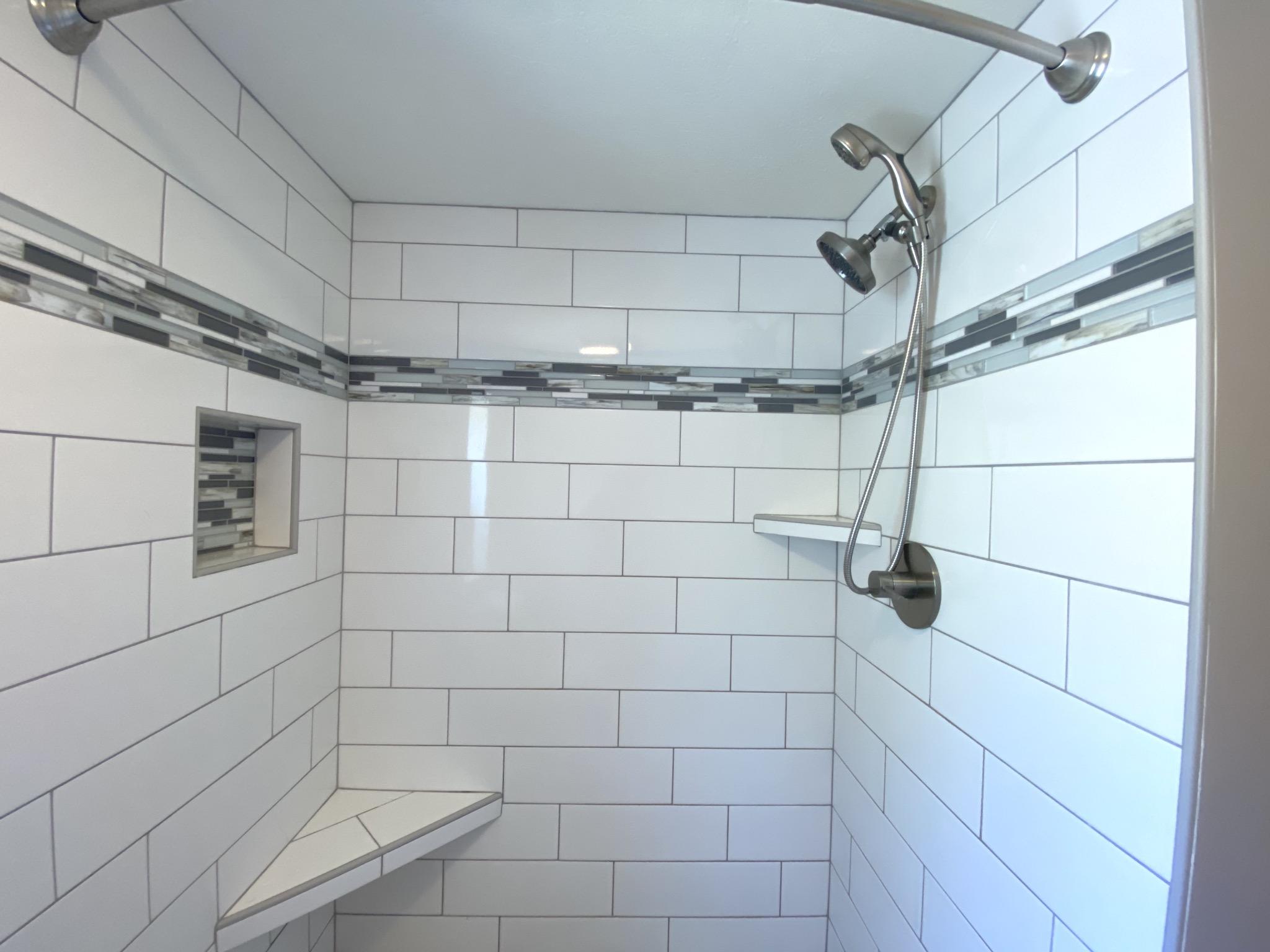 52055 Read Loop La Pine, OR 97739 - Photo 20 of 36 Bathroom