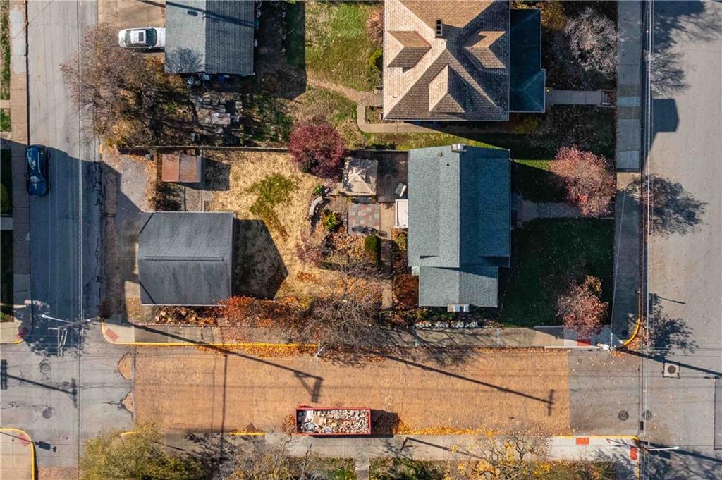 201 4th Street Beaver, PA 15009 - Photo 37 of 42 a street sign on a street corner